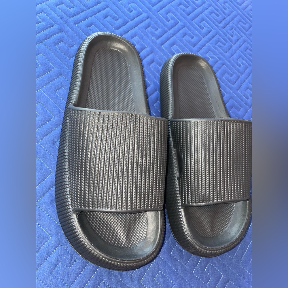 Brand New Cloud Cushion Slides